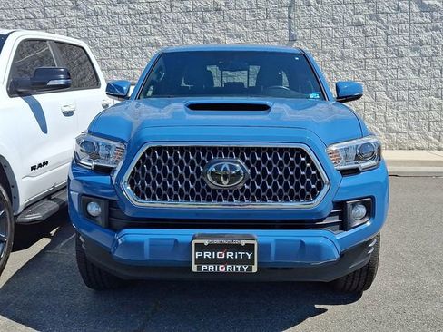 Used 2019 Toyota Tacoma TRD Sport AWD/4WD image 2