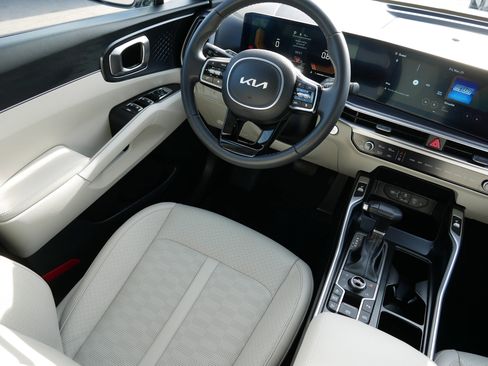 Certified 2025 Kia Sorento S w/ Panoramic Sunroof Package image 9