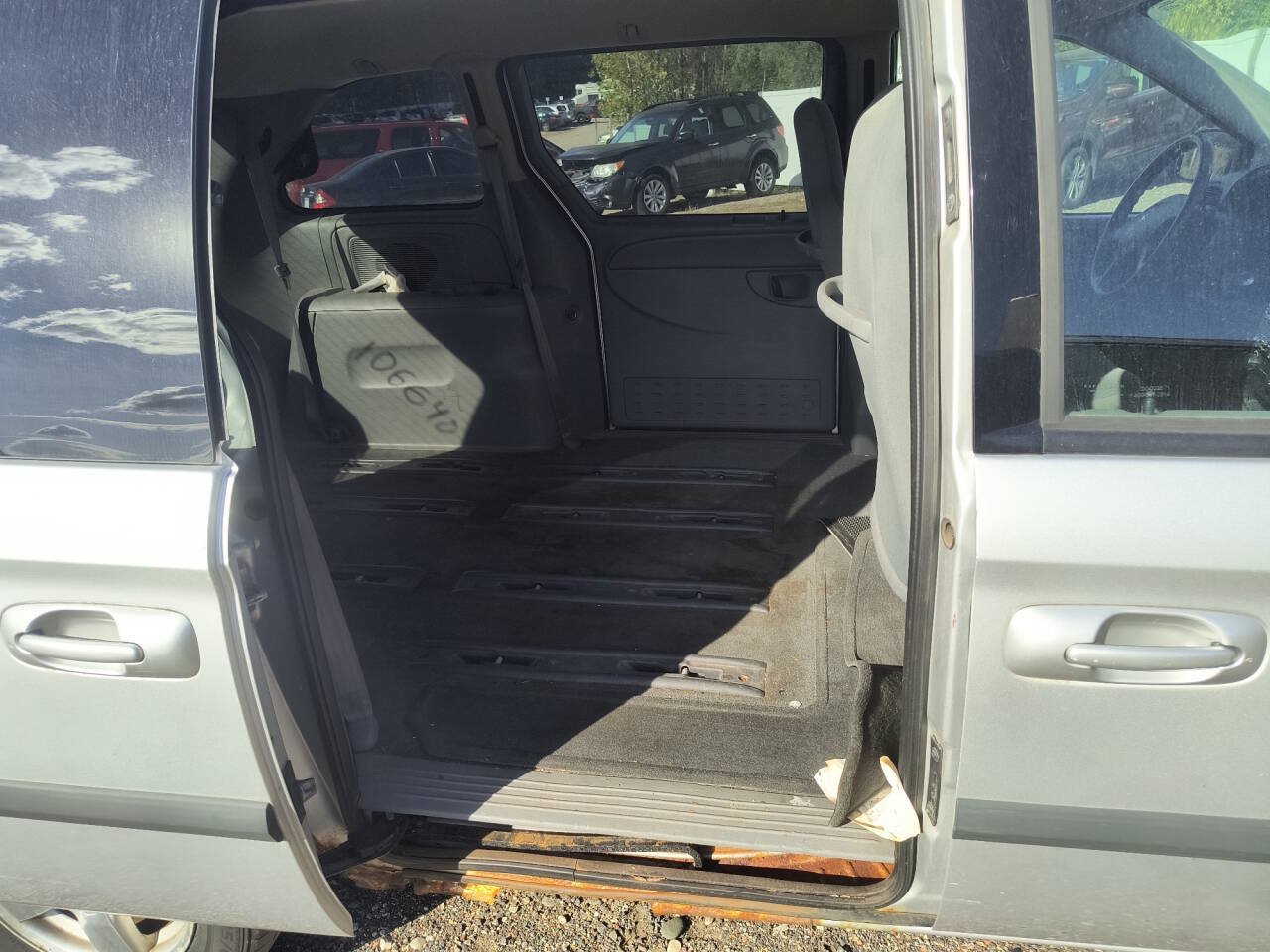 Used 2005 Dodge Caravan SXT FWD image 26