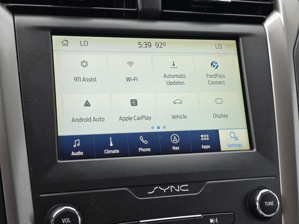 Used 2020 Ford Fusion SE FWD image 17