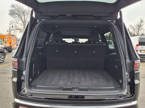 Used 2024 Jeep Wagoneer L Series II w/ Flexible Seating Group image 11