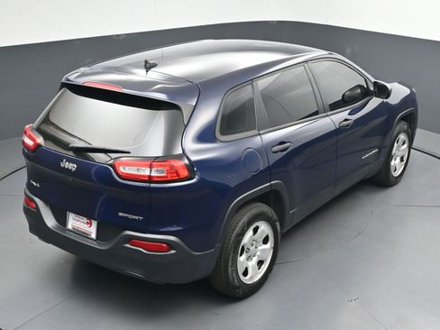 Used 2016 Jeep Cherokee Sport image 31