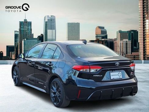 Used 2026 Toyota Corolla SE image 3