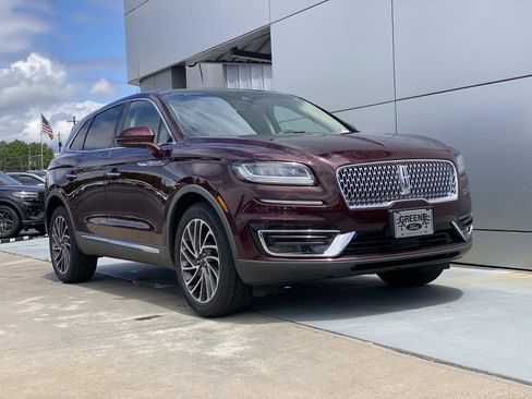 Used 2019 Lincoln Nautilus Reserve AWD/4WD image 2