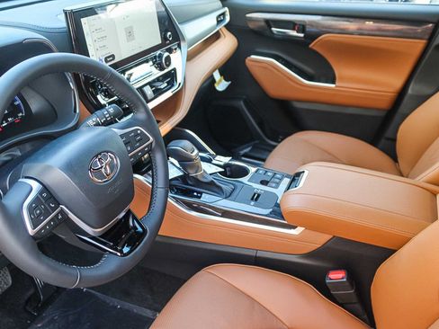 New 2026 Toyota Highlander Platinum AWD/4WD image 20