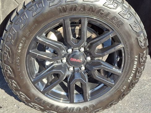 Used 2023 GMC Sierra 1500 Pro w/ Graphite Edition image 8