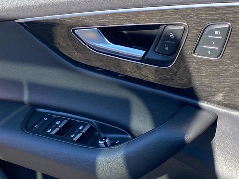 Used 2023 Audi Q7 3.0T Premium w/ Convenience Package image 18