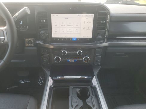 Used 2025 Ford F250 Lariat w/ Lariat Ultimate Package AWD/4WD image 13