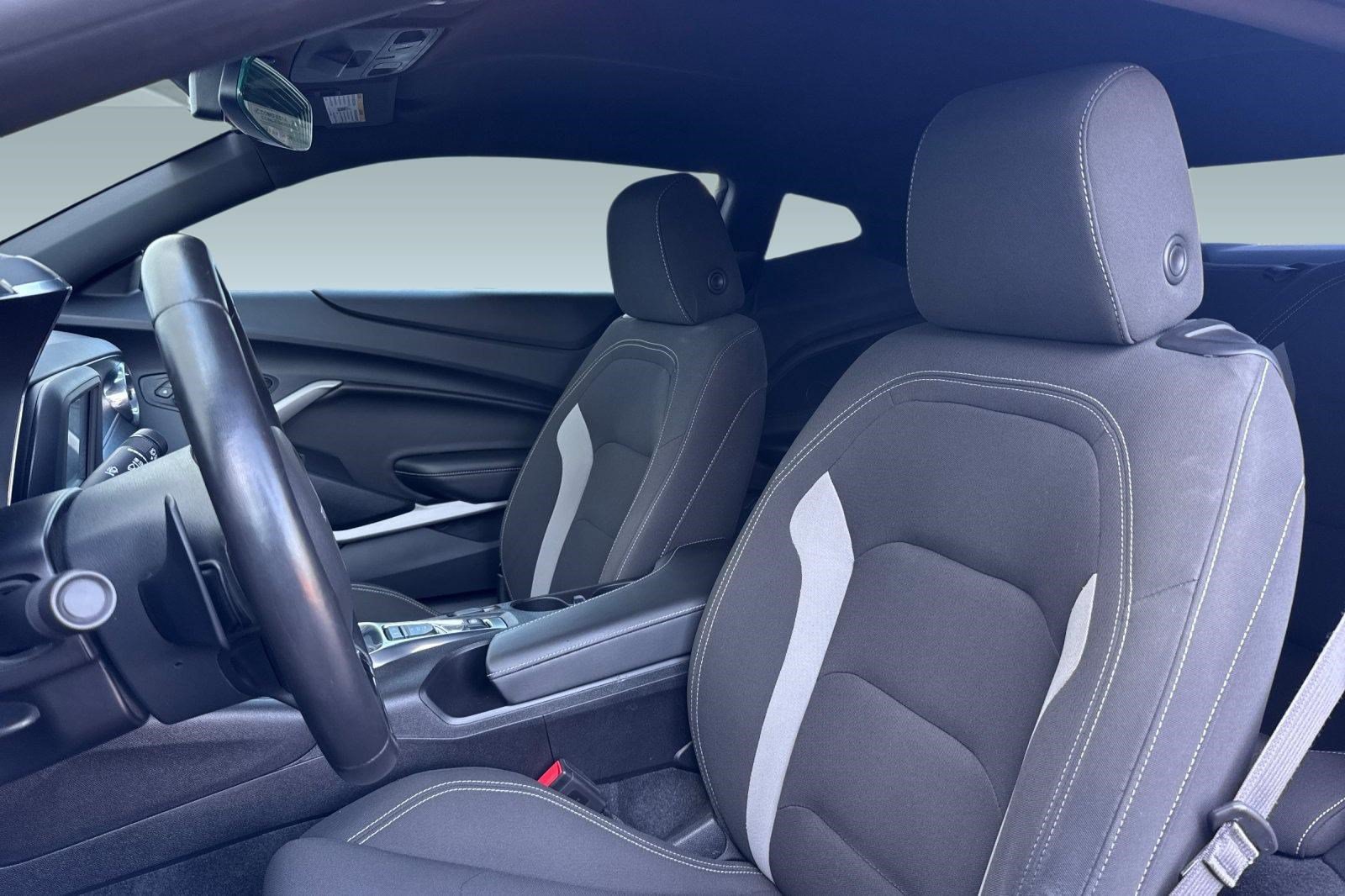 Used 2016 Chevrolet Camaro LT RWD image 5