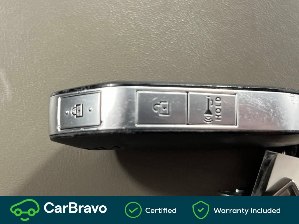 Used 2025 Kia Carnival FWD image 31