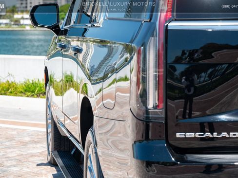 Used 2022 Cadillac Escalade ESV Premium Luxury image 51