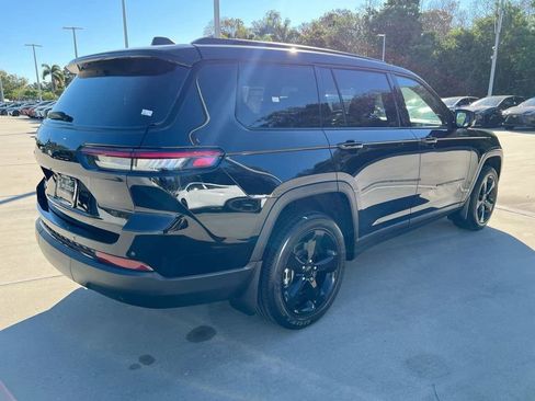 Used 2023 Jeep Grand Cherokee L Laredo image 7