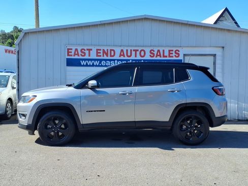 Used 2018 Jeep Compass Latitude w/ Popular Equipment Group AWD/4WD image 2