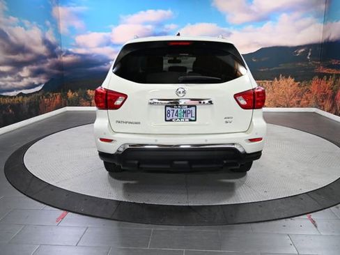 Used 2018 Nissan Pathfinder SV image 6