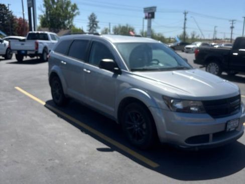 Used 2020 Dodge Journey SE w/ SE Popular Equipment Group FWD image 5