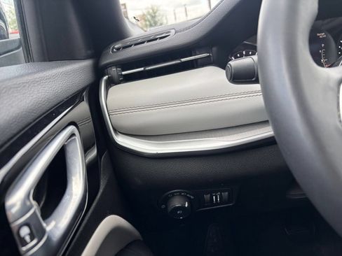 Used 2025 Jeep Compass Limited AWD/4WD image 35