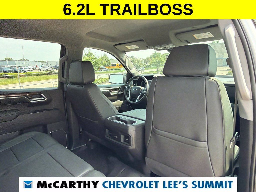Used 2023 Chevrolet Silverado 1500 LT Trail Boss w/ Convenience Package II AWD/4WD image 33