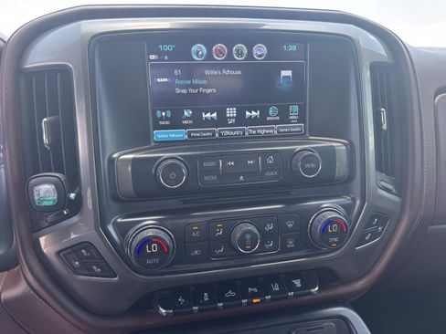 Used 2019 Chevrolet Silverado 2500 High Country w/ Duramax Plus Package AWD/4WD image 14