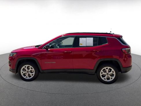 Used 2025 Jeep Compass Latitude AWD/4WD image 9