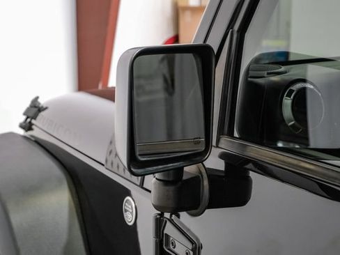 Used 2015 Jeep Wrangler Rubicon w/ Power Convenience Group AWD/4WD image 38