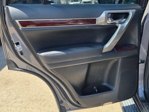 Used 2016 Lexus GX 460 w/ Premium Package AWD/4WD image 10