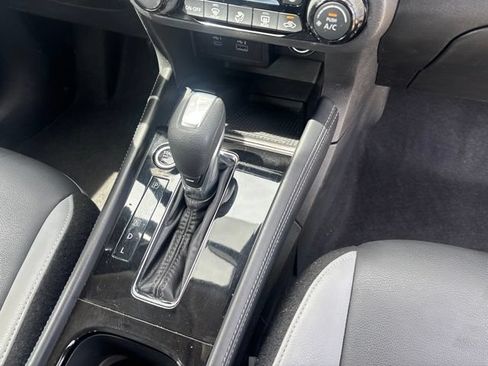 Used 2023 Nissan Kicks SR w/ SR Premium Package FWD image 21