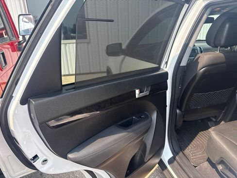 Used 2014 Kia Sorento LX AWD/4WD image 18