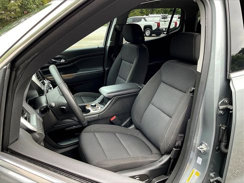 Certified 2023 GMC Acadia SLE w/ Driver Convenience Package image 24