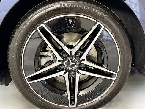 Used 2025 Mercedes-Benz C 300 4MATIC Sedan image 33