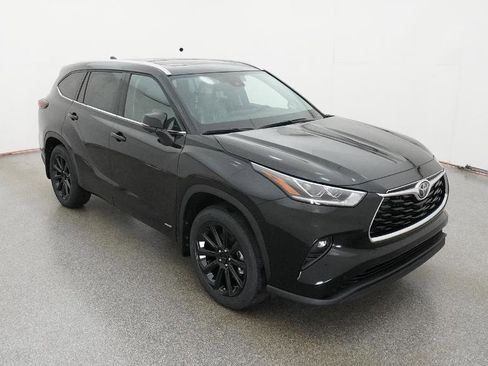 New 2026 Toyota Highlander Limited image 13