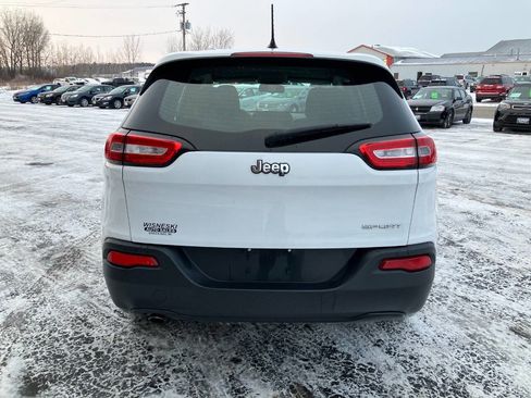 Used 2015 Jeep Cherokee Sport image 4