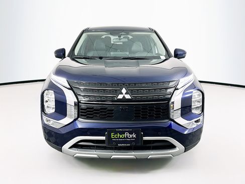 Used 2024 Mitsubishi Outlander SE FWD image 2