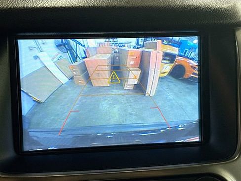 Used 2018 Chevrolet Suburban LT image 15