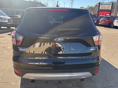 Used 2017 Ford Escape SE image 4