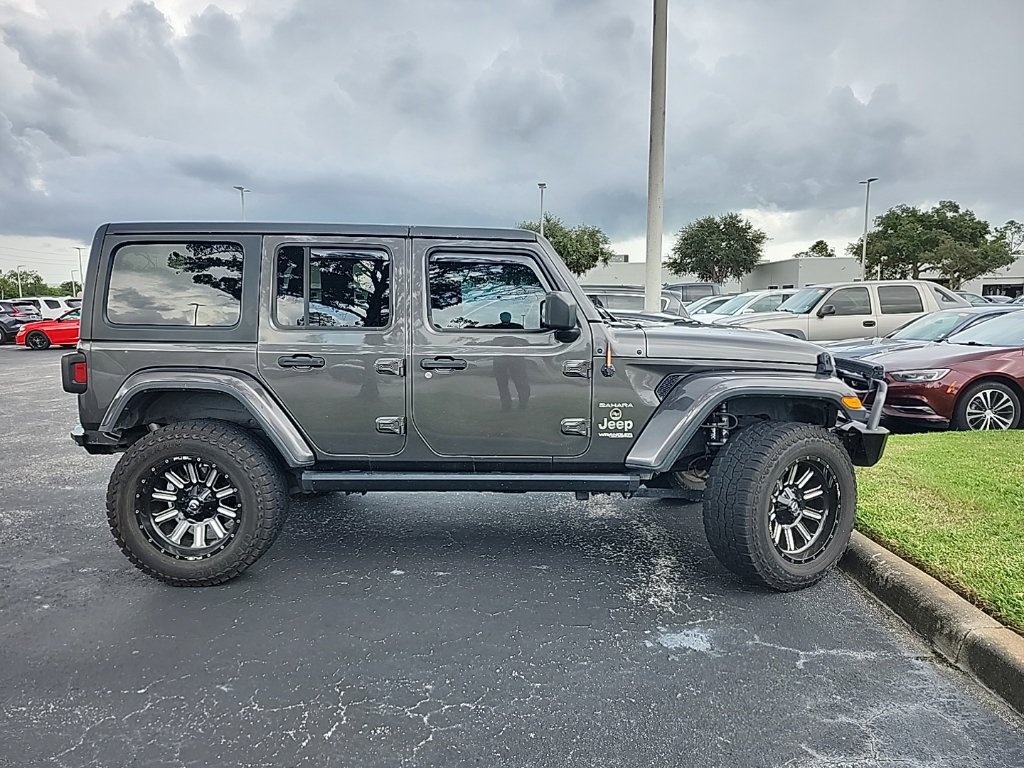 Used 2019 Jeep Wrangler Unlimited Sahara AWD/4WD image 3