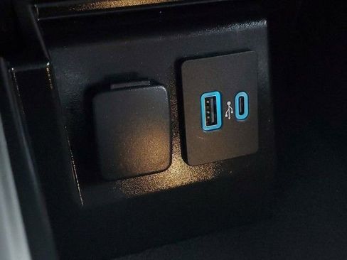 Certified 2023 Ford Explorer XLT image 33