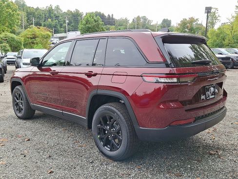 New 2025 Jeep Grand Cherokee Altitude image 3