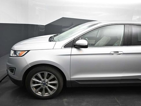 Used 2017 Ford Edge Titanium w/ Equipment Group 301A AWD/4WD image 23