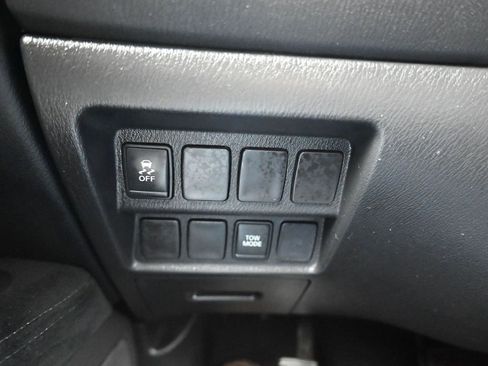 Used 2015 Nissan Pathfinder S image 24