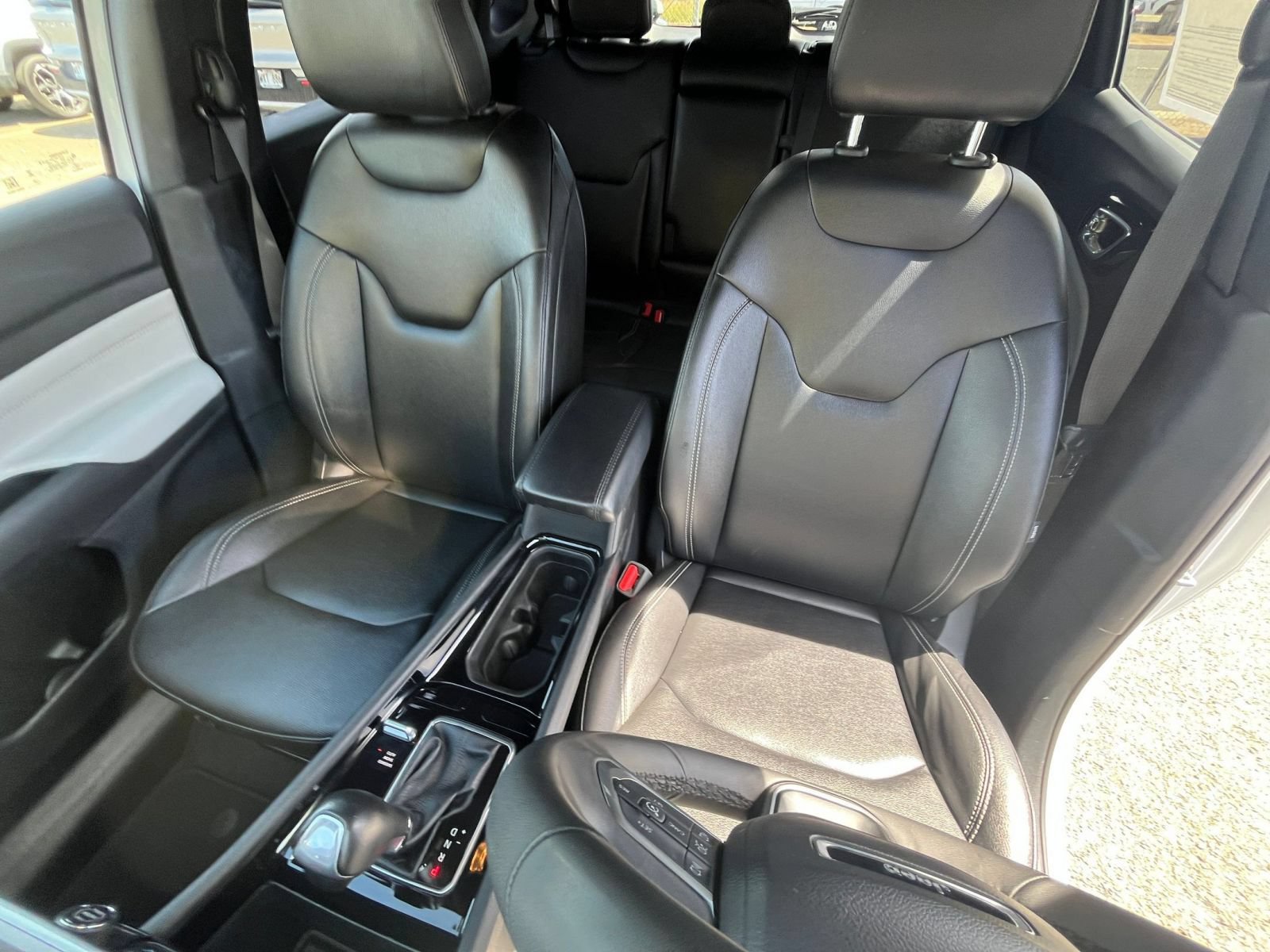 Used 2025 Jeep Compass Limited AWD/4WD image 35
