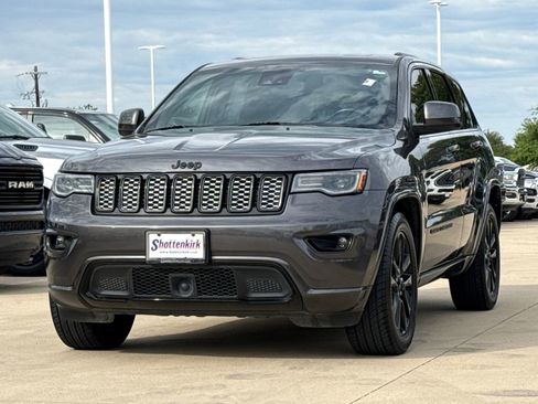 Used 2021 Jeep Grand Cherokee Laredo X RWD image 3
