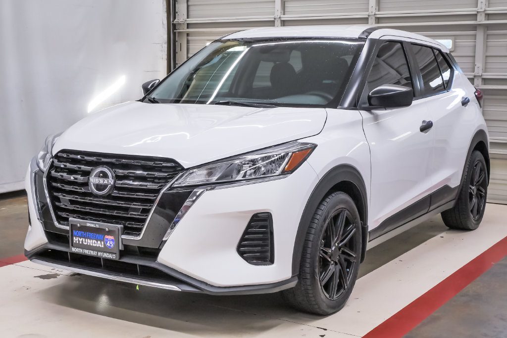 Used 2022 Nissan Kicks S FWD image 1