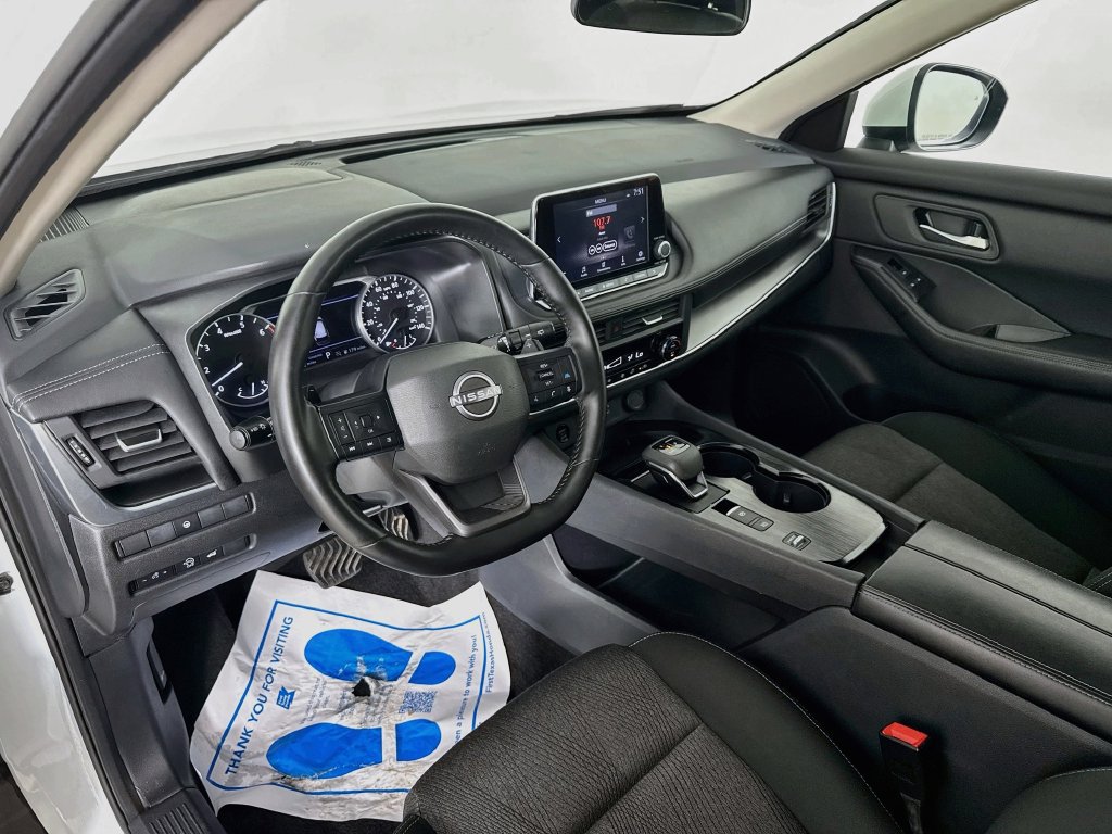 Used 2025 Nissan Rogue SV FWD image 10