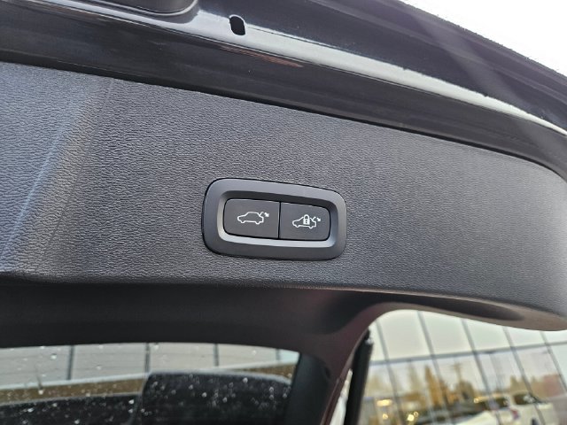 Used 2023 Volvo XC40 P8 Recharge Ultimate AWD/4WD image 13