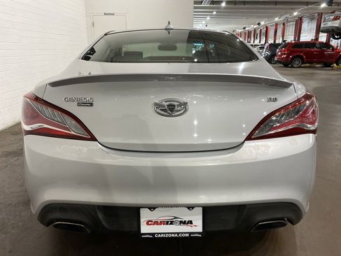 Used 2015 Hyundai Genesis 3.8 image 4