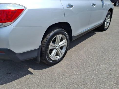 Used 2012 Toyota Highlander Limited w/ Tow Pkg AWD/4WD image 9