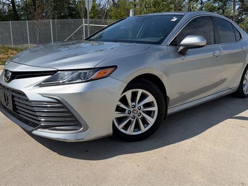 Used 2022 Toyota Camry LE w/ Carpet Mat Package (TMS) FWD image 1