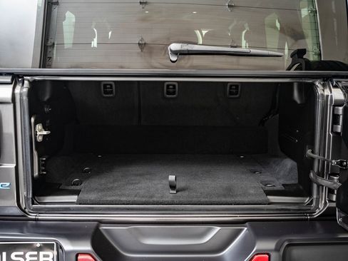 Used 2024 Jeep Wrangler Unlimited image 18