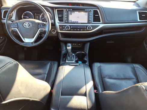 Used 2017 Toyota Highlander Limited image 10