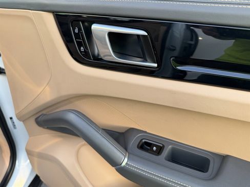 Used 2021 Porsche Cayenne image 38